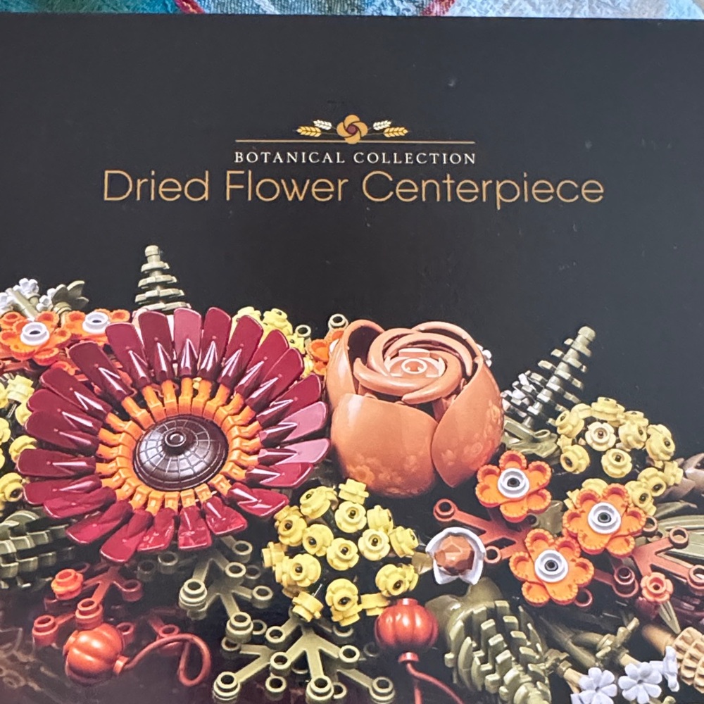 LEGO Icons Dried Flower Centerpiece Set - Picture 3 of 9